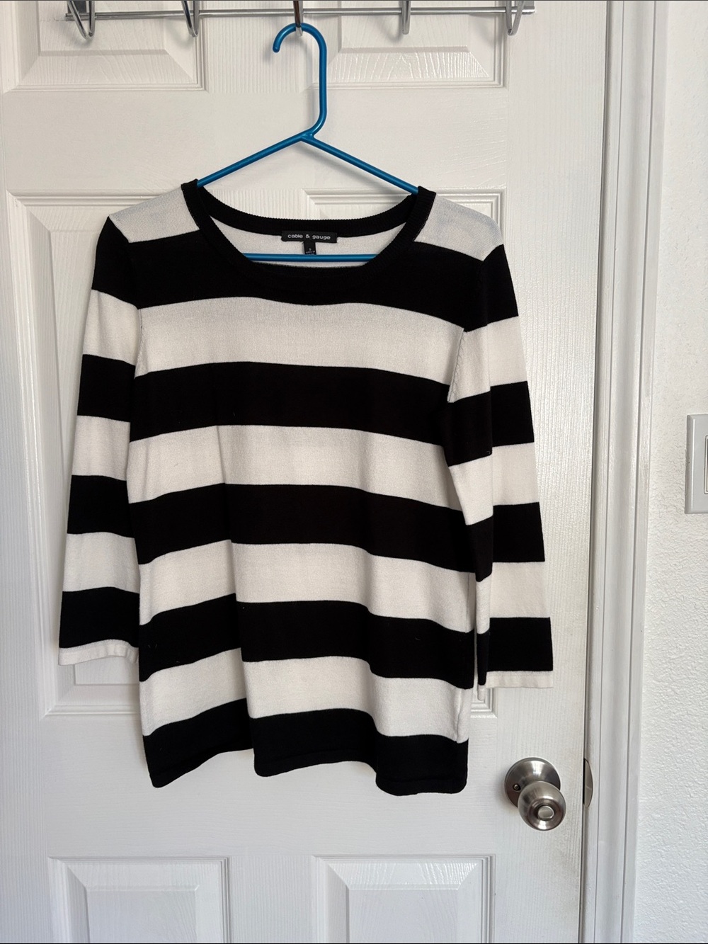 Cable & Gauge Black and White Striped Crew Neck Sweater Sz S